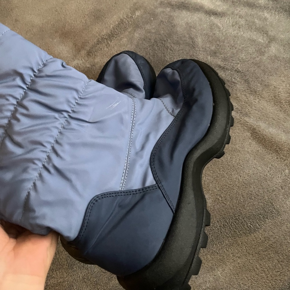 Snow boots